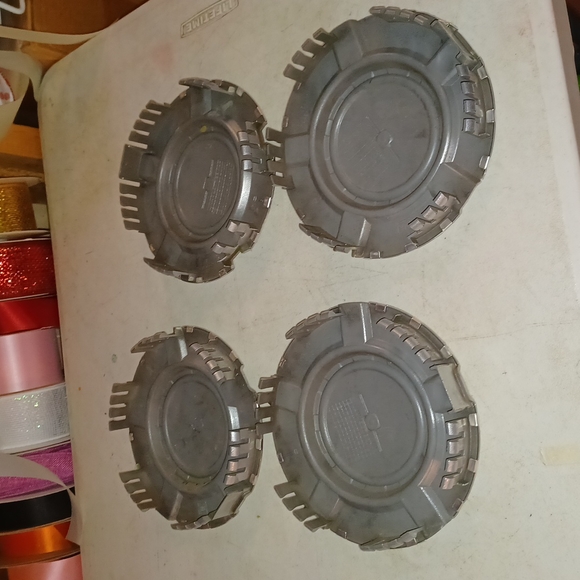 2013 Chevy Tahoe z71 wheel covers - Picture 6 of 6